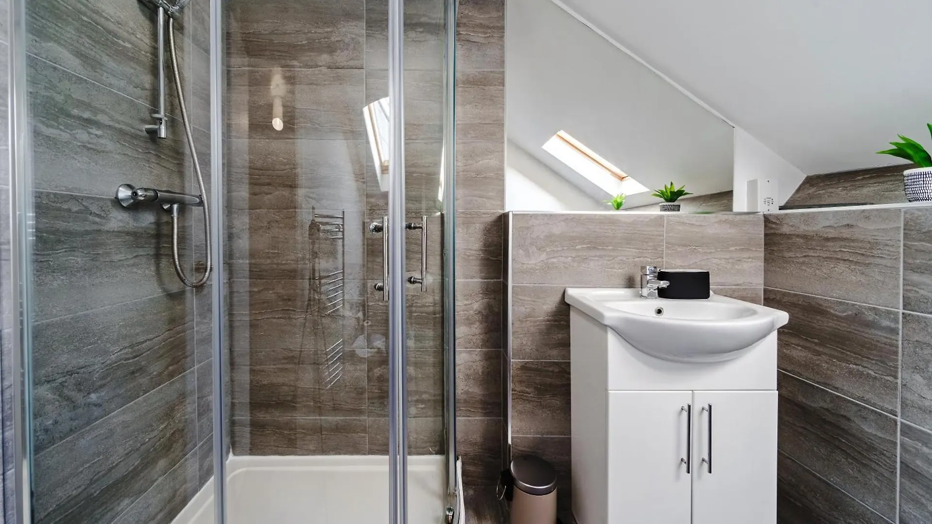 아파트 Whitchurch Road Retreat In 카디프